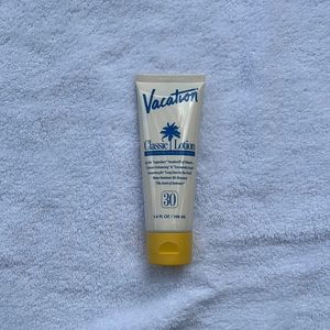 Vacation Classic Lotion Broad Spectrum SPF 30 Sunscreen